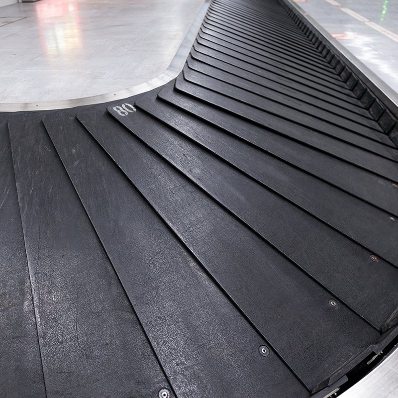 tapis roulant vide à l'aéroport